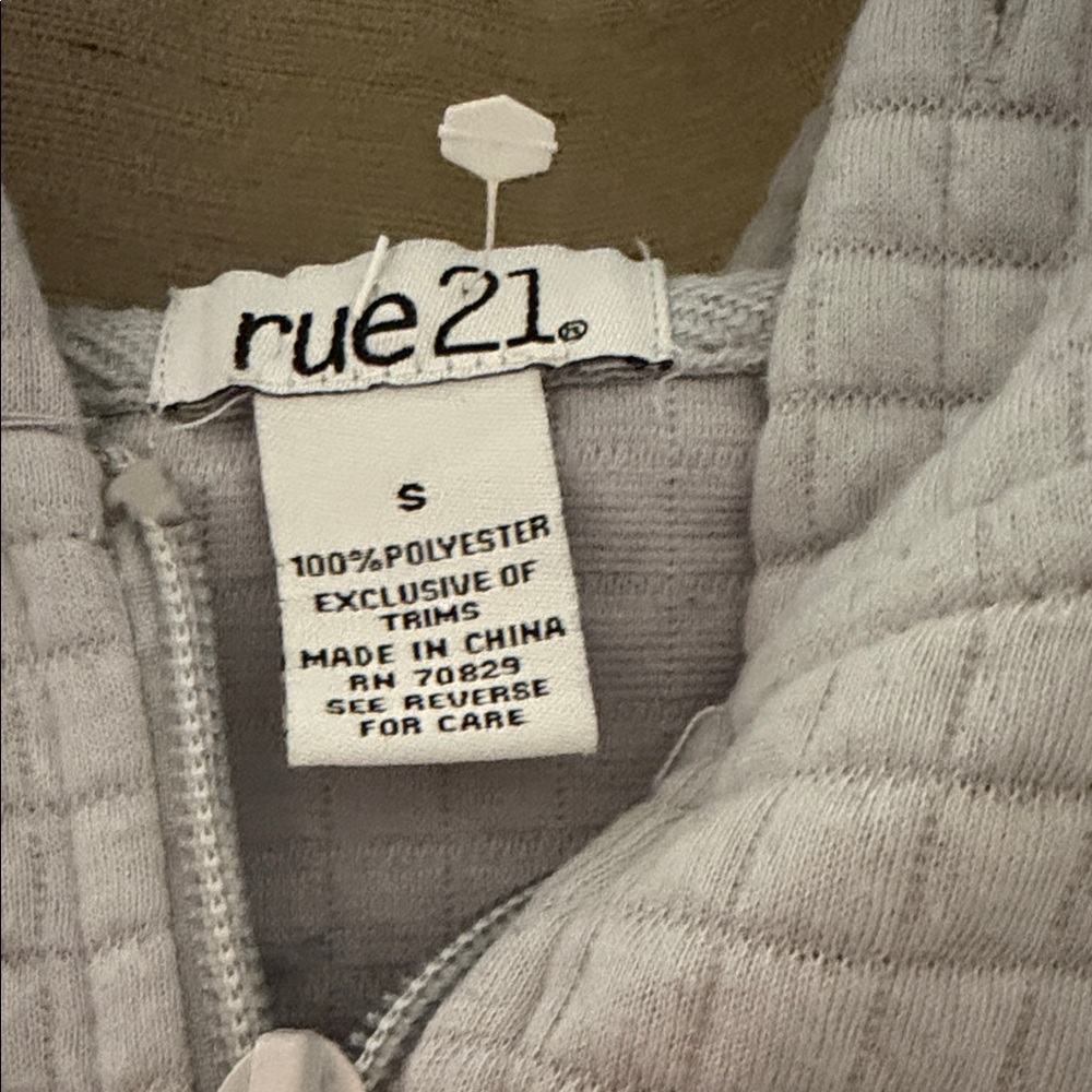 rue21 Light Gray Quilted Zip Hoodie with Front Zipper 2 piece outfit “Baby Girl”